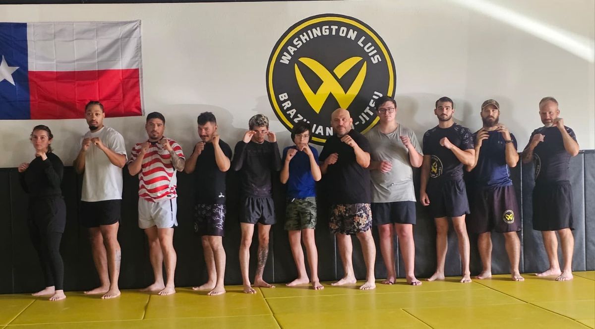 Adult Striking class lineup at Washington Luis Brazilian Jiu-Jitsu